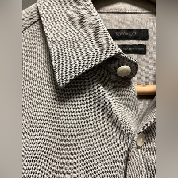 Beautiful Men’s RW&Co Button Down Shirt - Picture 3 of 4
